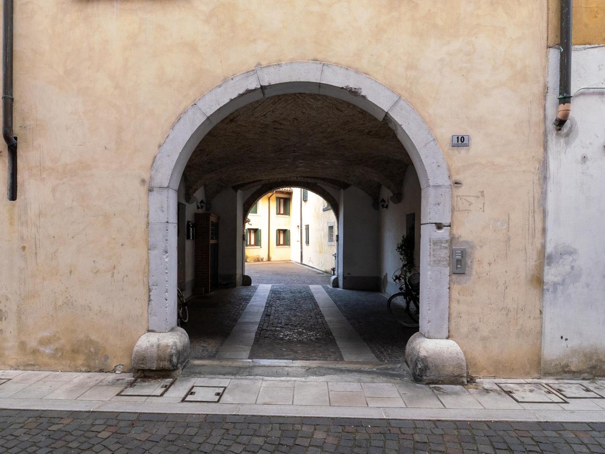 Appartamento Bonbon, Centro Storico Con Parcheggio ゴリツィア エクステリア 写真